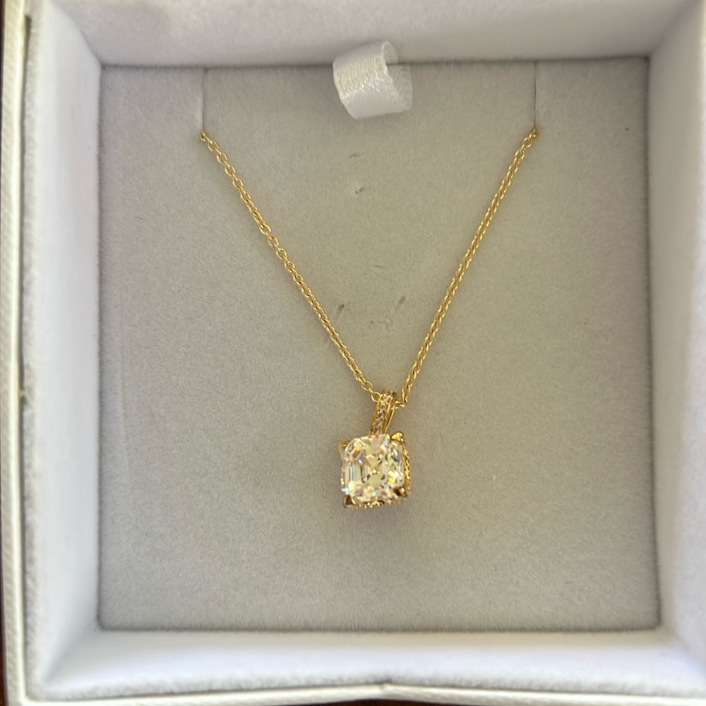 Strontium Titanate Pendant Neclace
